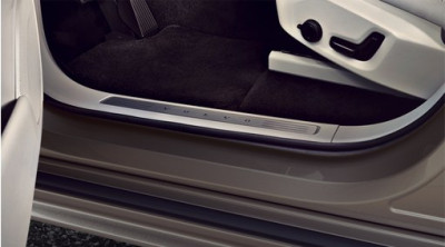 Illuminated entry mouldings, Volvo XC90