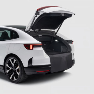 Luggage compartment mat including bumper protection, Polestar 4