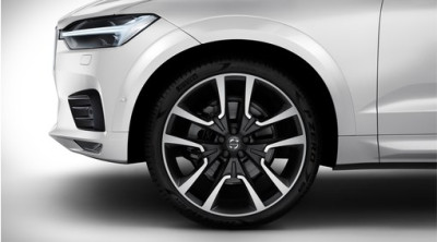 Complete wielen, zomer "5-dubbelspaaks Matt Black Diamond Cut" 9 x 22", Pirelli banden