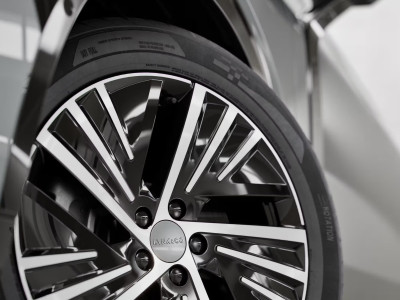 Complete wheels, winter 19-inch, Lynk & Co 08